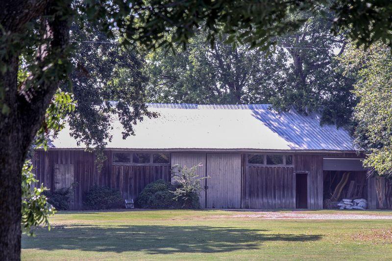 Milam Seed Barn, ~2015. In 2004 when the FBI reopened the case, they searched the north (right) end of the barn for lingering evidence. They found none.